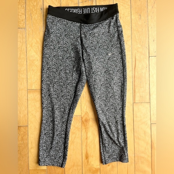 Nike Pants - Nike Dri-Fit Black White Capri Leggings Size Small
